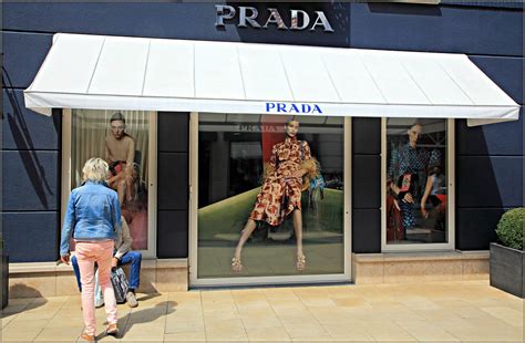 designer outlet roermond prada.